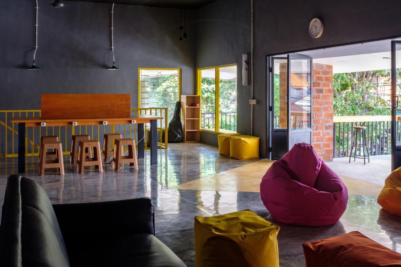 Kumpul Hostel Kuta Legian Esterno foto