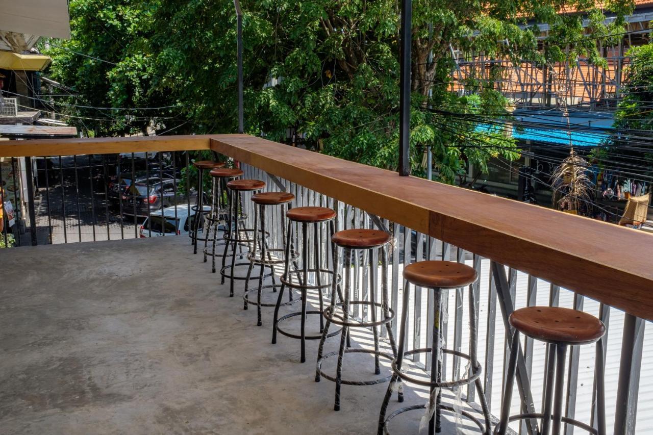Kumpul Hostel Kuta Legian Esterno foto